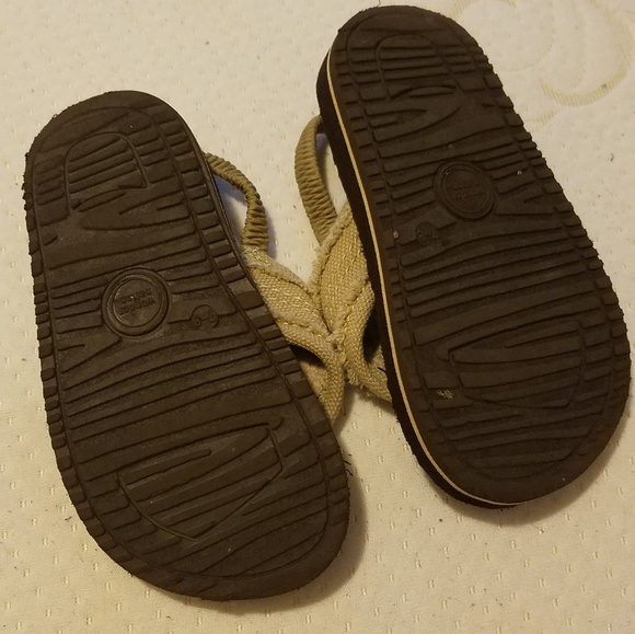 Toddler 7-8 tan flip-flops - Picture 3 of 3